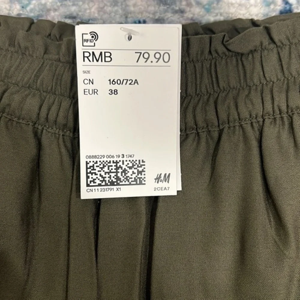 NWT H&M green joggers retail $80